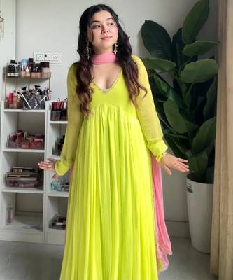 Green faux georgette embroidered flared gown set 2