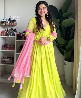 Green faux georgette embroidered flared gown set 3