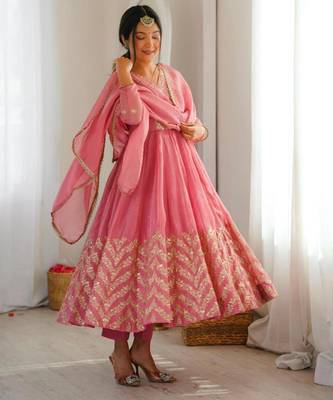 Pink silk blend embroidered flared gown set 2