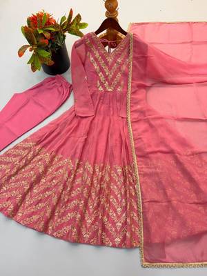 Pink silk blend embroidered flared gown set 4
