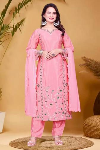 Pink silk blend embroidered kurta set