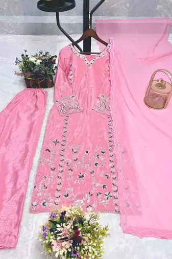 Pink silk blend embroidered kurta set
