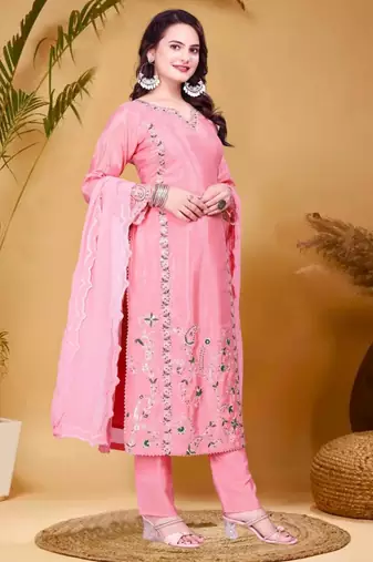Pink silk blend embroidered kurta set