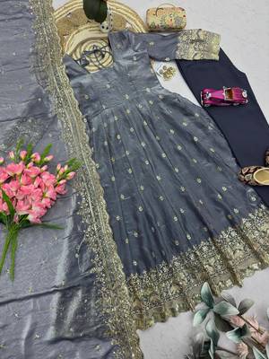 Grey silk blend embroidered flared gown set 2