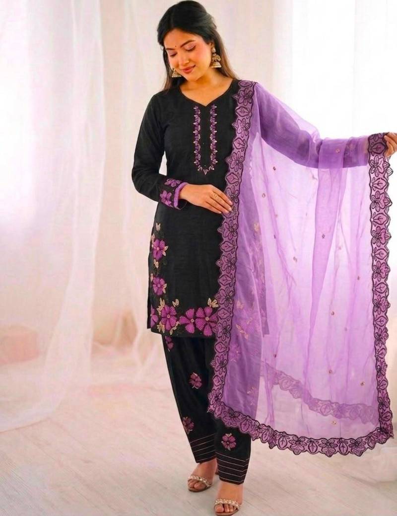 Black silk blend embroidered kurta set