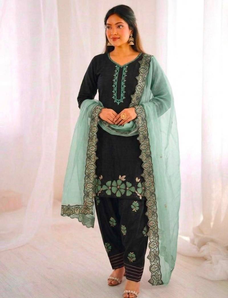 Black silk blend embroidered kurta set