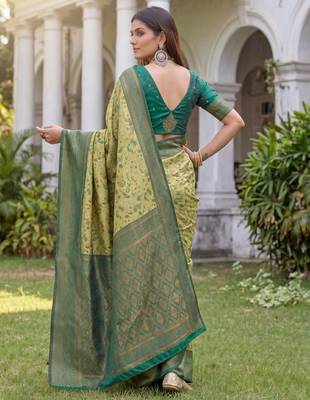 PARROT GREEN ART SILK BANARASI JACUARD WORK SAREE WITH UNSTITCHED BLOUSE PIECE 3