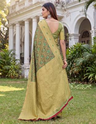 LIGHT GREEN ART SILK BANARASI JACUARD WORK SAREE WITH UNSTITCHED BLOUSE PIECE 2