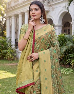LIGHT GREEN ART SILK BANARASI JACUARD WORK SAREE WITH UNSTITCHED BLOUSE PIECE 4