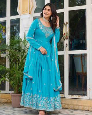 Blue silk blend thread embroidered flared gown set 2