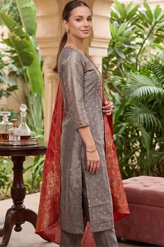 Women Ethnic Motifs Embroidered Kurta with Trousers & With Dupatta