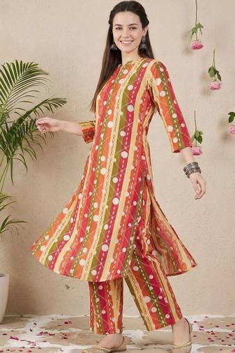 Women Printed Cotton Kurta with Trousers