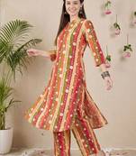 Women Printed Cotton Kurta with Trousers