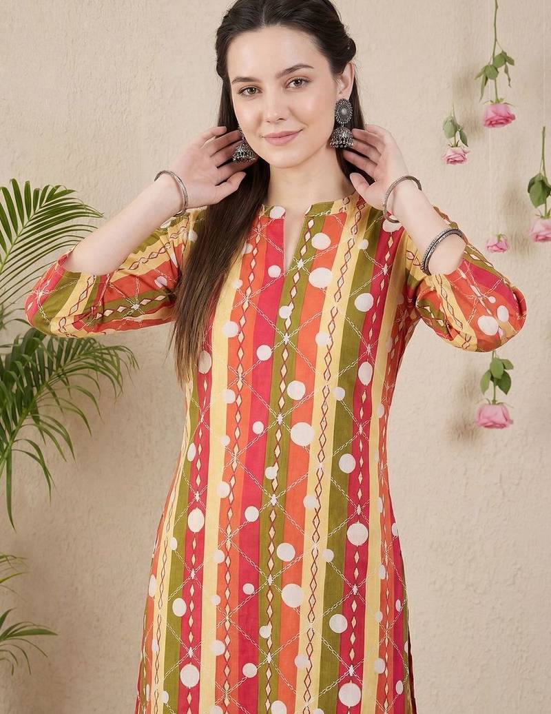 Women Printed Cotton Kurta with Trousers