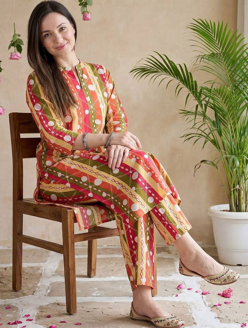 Women Printed Cotton Kurta with Trousers