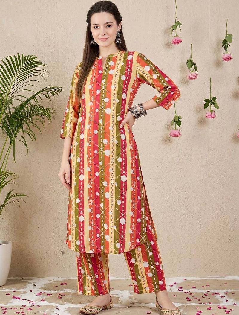 Women Printed Cotton Kurta with Trousers