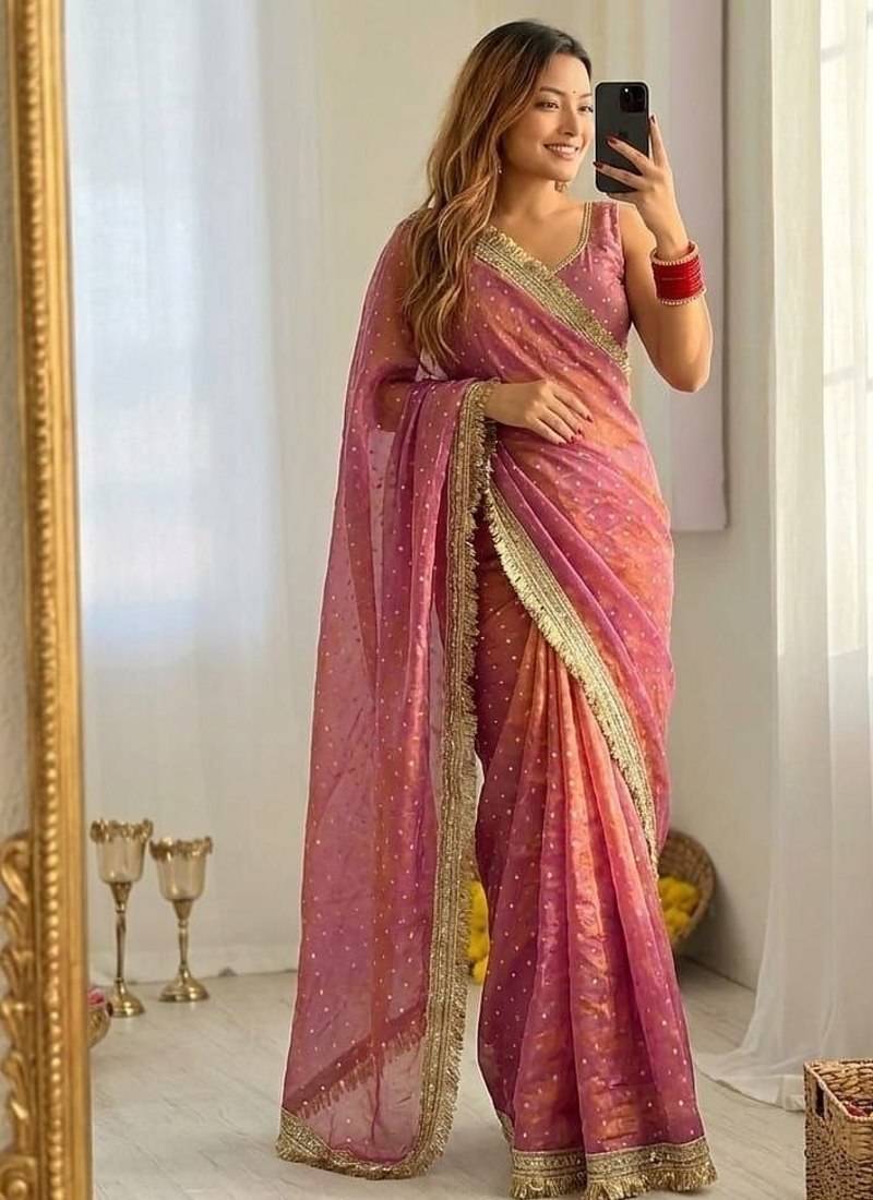 Pink Color butti Beautiful lace border work border design with beautiful pallu Silk Blend Saree