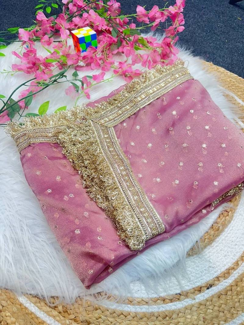 Pink Color butti Beautiful lace border work border design with beautiful pallu Silk Blend Saree