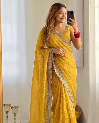 Yellow butti Beautiful lace border work border design with beautiful pallu Silk Blend Saree