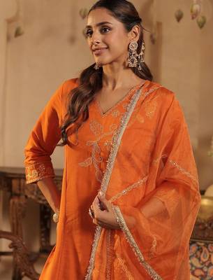 Women Ethnic Motifs Embroidered Kurta With Trousers & Dupatta Kurta Sets 1