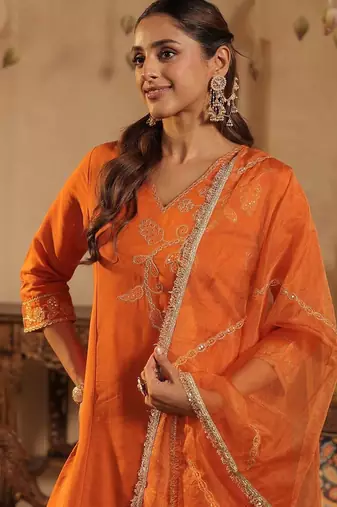 Women Ethnic Motifs Embroidered Kurta With Trousers & Dupatta Kurta Sets