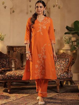 Women Ethnic Motifs Embroidered Kurta With Trousers & Dupatta Kurta Sets 2
