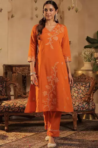 Women Ethnic Motifs Embroidered Kurta With Trousers & Dupatta Kurta Sets