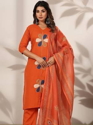Women Ethnic Motifs Thread Work Cotton Kurta with Trousers & With Dupatta 2