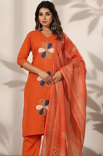 Women Ethnic Motifs Thread Work Cotton Kurta with Trousers & With Dupatta