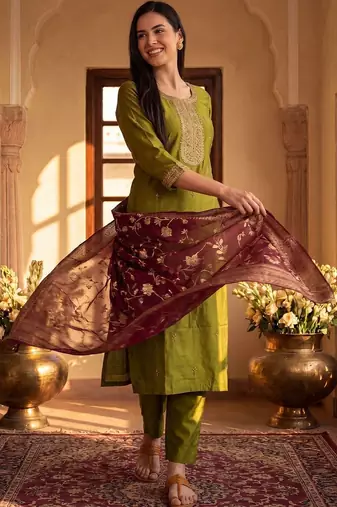 Women Ethnic Motifs Embroidered Kurta with Trousers & With Dupatta