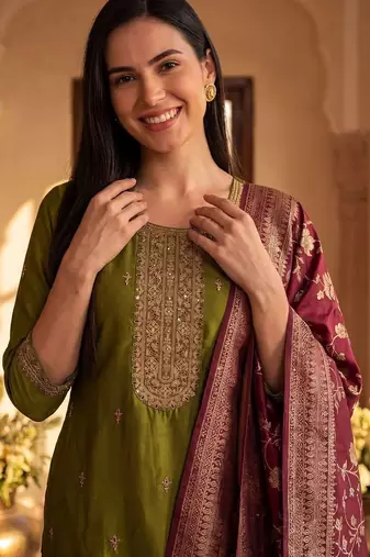 Women Ethnic Motifs Embroidered Kurta with Trousers & With Dupatta