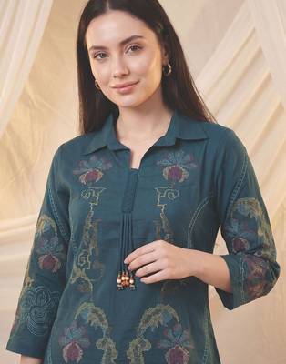 Women Floral Embroidered Thread Work Kurta with Palazzos 2