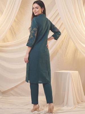 Women Floral Embroidered Thread Work Kurta with Palazzos 4