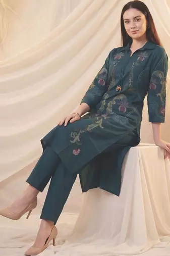 Women Floral Embroidered Thread Work Kurta with Palazzos