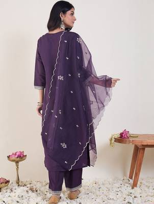 Floral Embroidered Straight Thread Work Kurta With Trousers & Dupatta 5
