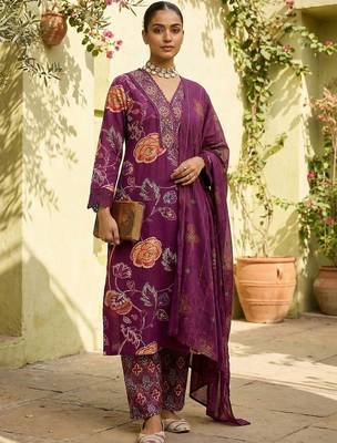 Women Floral Printed Sequinned Cotton Kurta with Trousers & With Dupatta 2