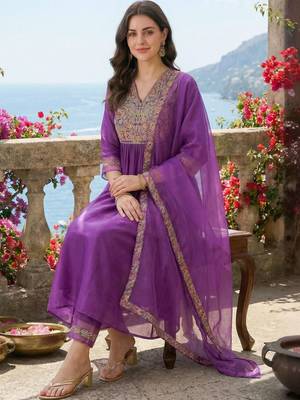 Women Ethnic Motifs Embroidered Empire Thread Work Liva Kurta with Trousers & With Dupatta 4