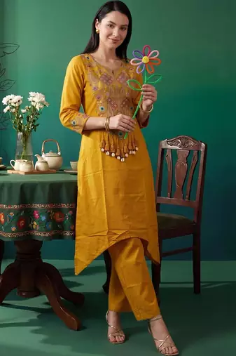 Women Ethnic Motifs Embroidered Thread Work Kurta with Trousers
