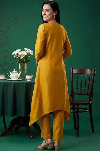 Women Ethnic Motifs Embroidered Thread Work Kurta with Trousers