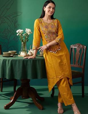 Women Ethnic Motifs Embroidered Thread Work Kurta with Trousers 6