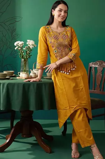 Women Ethnic Motifs Embroidered Thread Work Kurta with Trousers