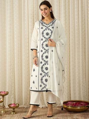Women Floral Embroidered Thread Work Kurta With Trousers & Dupatta 1