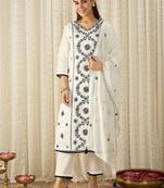 Women Floral Embroidered Thread Work Kurta With Trousers & Dupatta