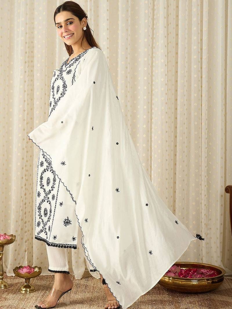 Women Floral Embroidered Thread Work Kurta With Trousers & Dupatta