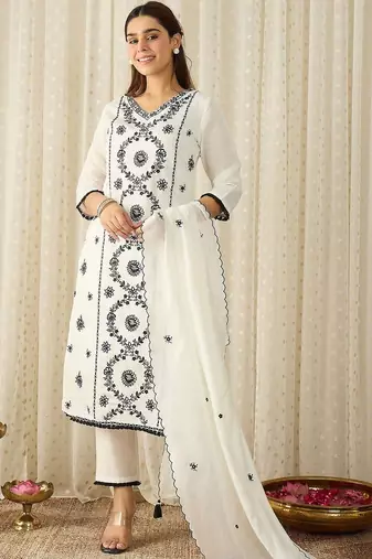 Women Floral Embroidered Thread Work Kurta With Trousers & Dupatta