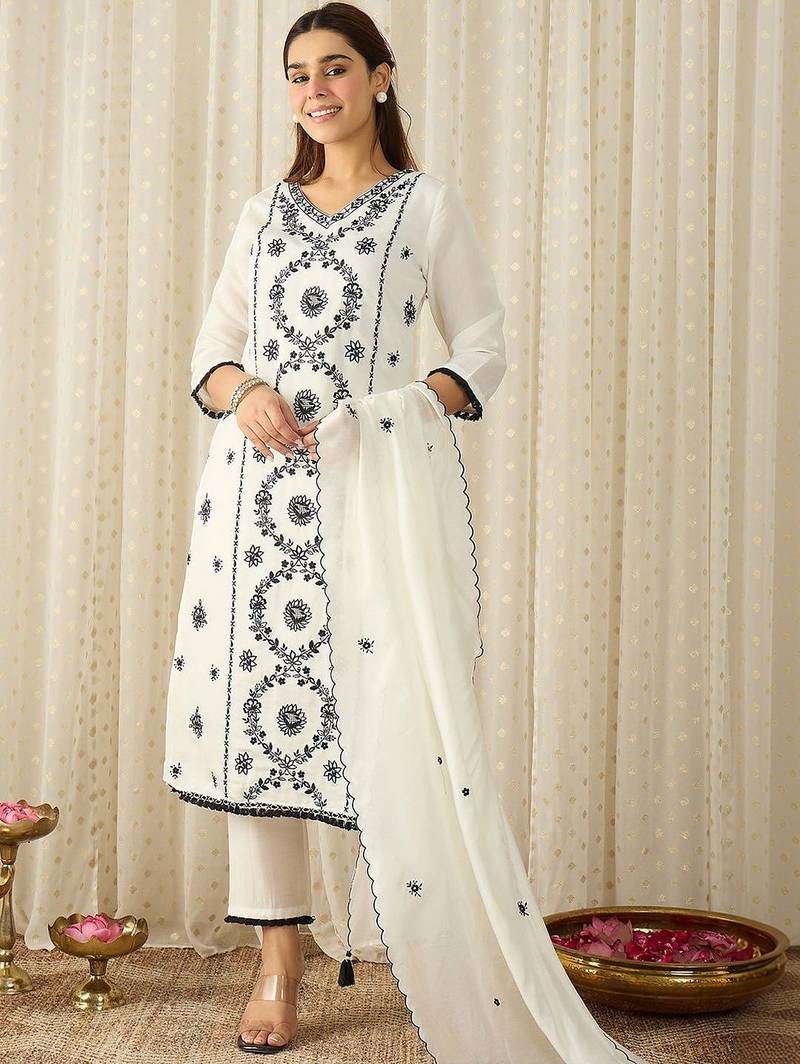 Women Floral Embroidered Thread Work Kurta With Trousers & Dupatta