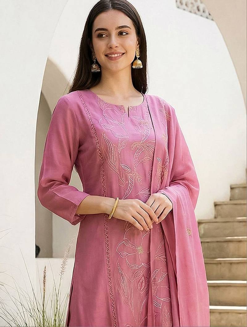 Women Floral Embroidered Thread Work Kurta with Trousers & With Dupatta
