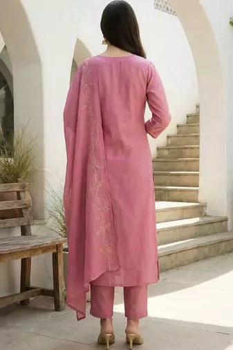 Women Floral Embroidered Thread Work Kurta with Trousers & With Dupatta
