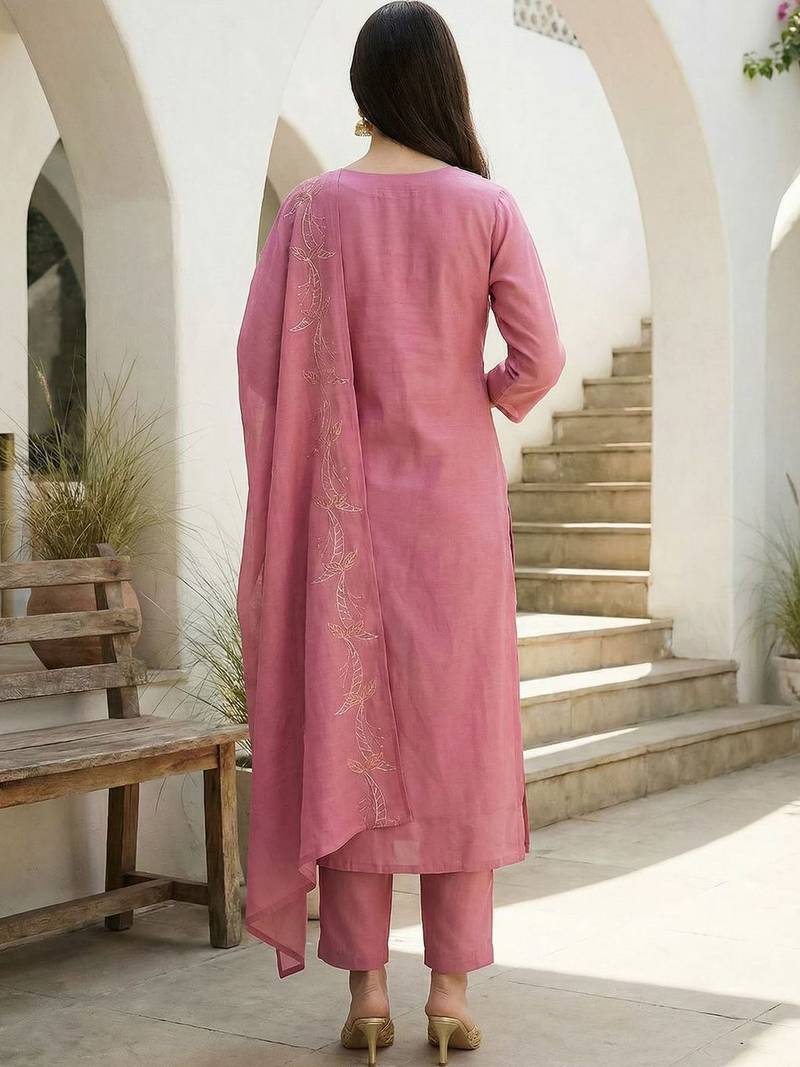 Women Floral Embroidered Thread Work Kurta with Trousers & With Dupatta