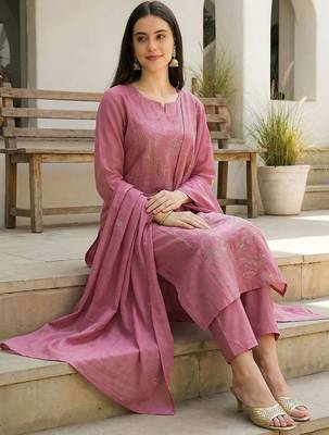 Women Floral Embroidered Thread Work Kurta with Trousers & With Dupatta 5